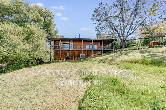 Building Photo - 5800 McKinley Dr