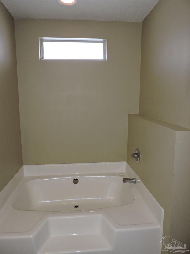 Building Photo - 724 Hanley Downs Dr