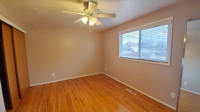 Building Photo - 3 Bd 1.5 Bath Home