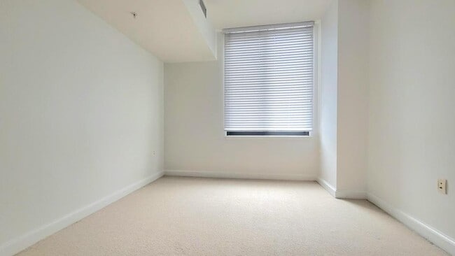 Building Photo - 2451 Midtown Ave