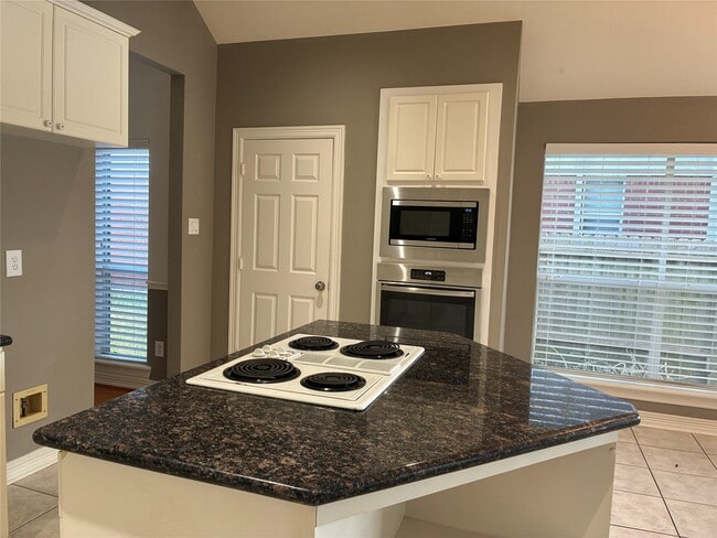 Building Photo - 2203 Summer Bay Ct