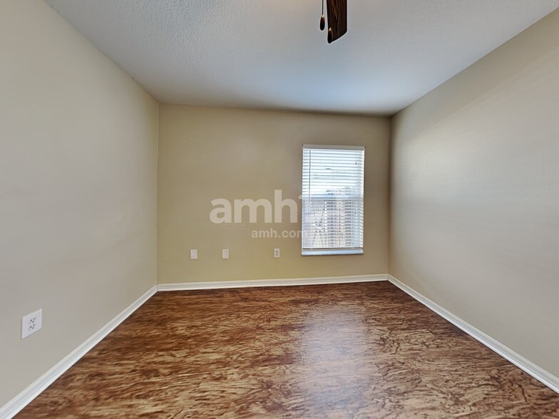 Building Photo - 10527 Juliano Dr