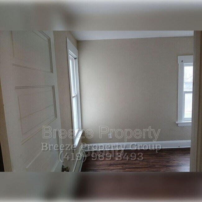 Building Photo - 44 Greenwood Ave