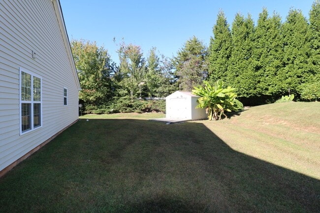 Building Photo - 128 Dover Dr