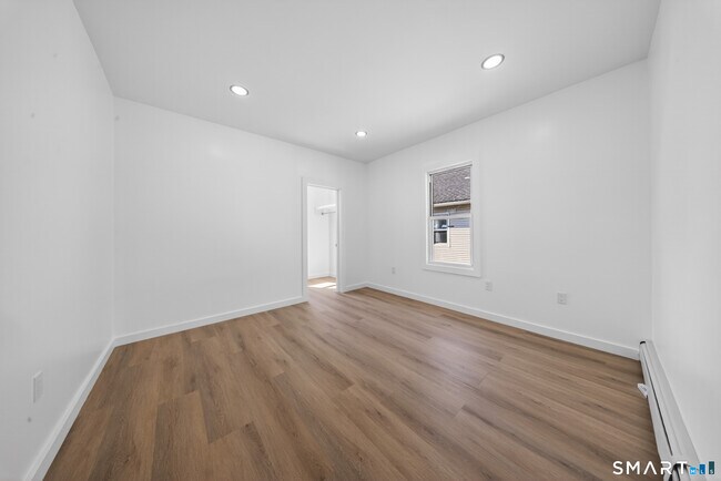 Building Photo - 259 Laurel Ave