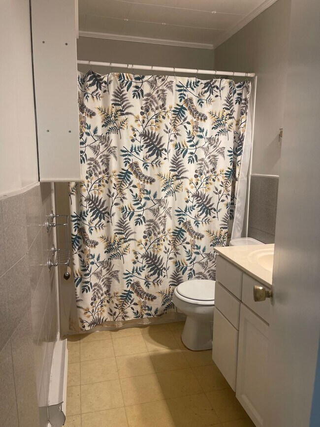 Building Photo - 307 N. Oak