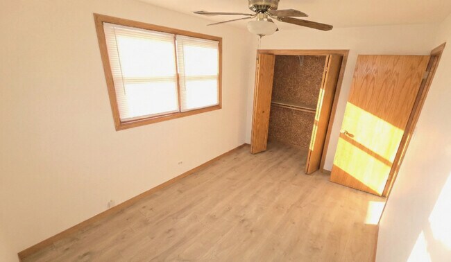 Building Photo - 445 W 37th St