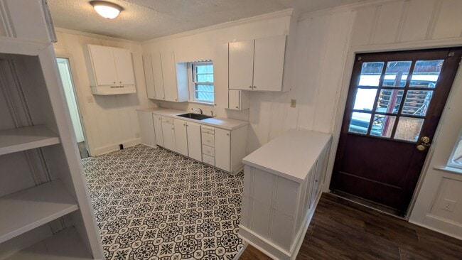 Building Photo - 1504 Hyman Ave