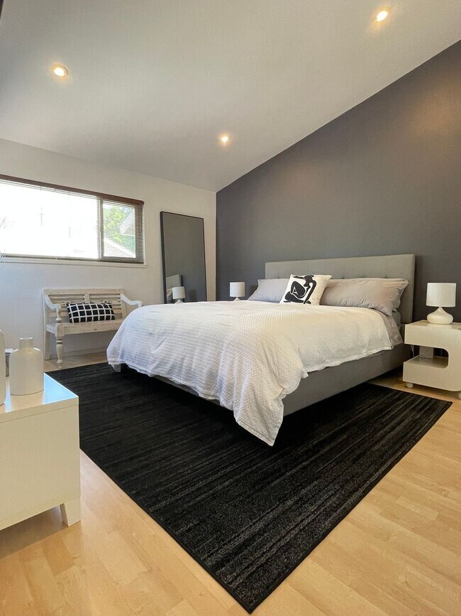 Building Photo - Stylish 3BR Townhome with Garage in Prestigious Woodbridge, Irvine