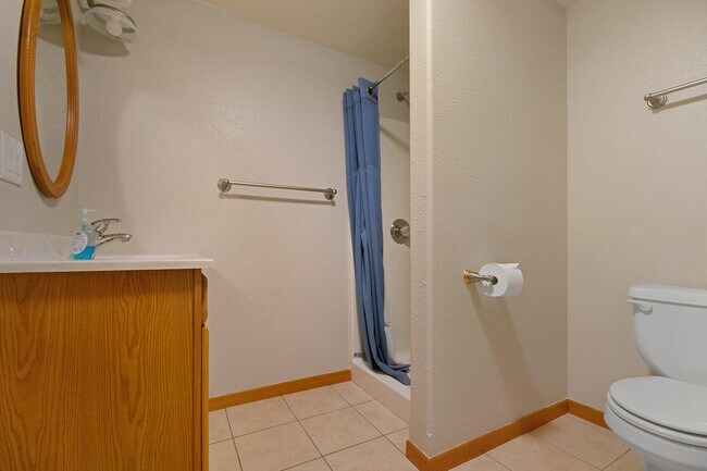 Building Photo - 218 Elmhurst Ct