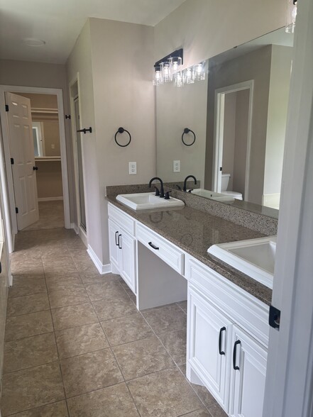 Building Photo - 7432 San Ramon Dr