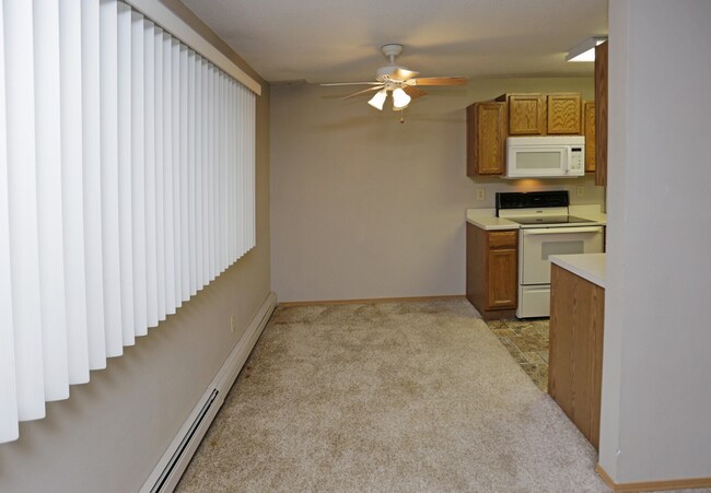 Building Photo - 3509 S Willow Ave