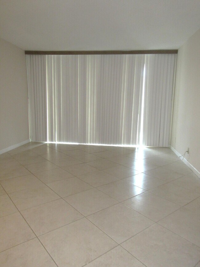 Building Photo - 3580 S Ocean Blvd