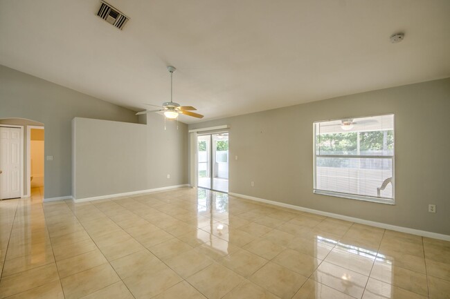 Building Photo - 2462 Nature Pointe Loop