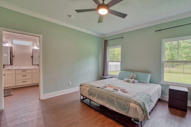 Building Photo - Elegant Modern Farmhouse in High Springs