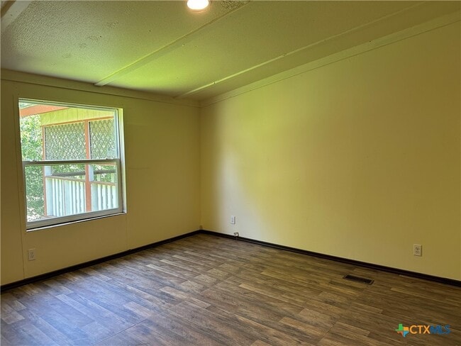 Building Photo - 1125 Burges St