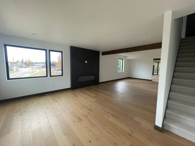 Building Photo - Whitefish Landing Town House