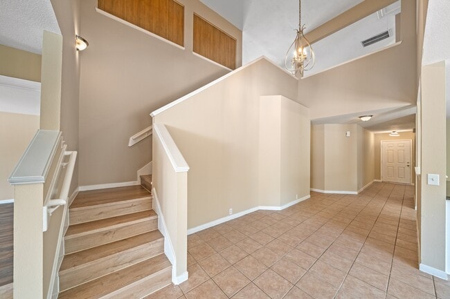 Building Photo - 10211 E Summit Canyon Dr