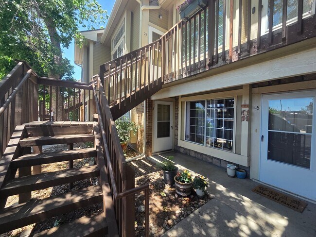 Building Photo - Perfectly located and priced!