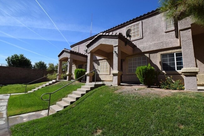 Building Photo - Beautiful 3 Bedroom & 2 1/2 Bath Condo.