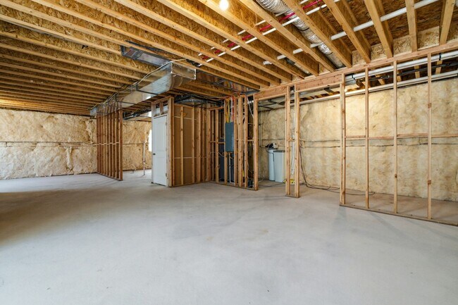 Building Photo - 617 N Bennedict Dr