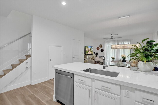 Building Photo - 4234 N Dixie Hwy