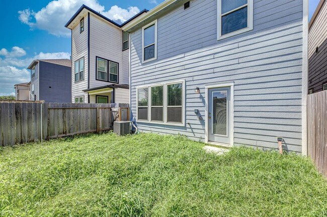 Building Photo - 3418 Avondale Vw Dr
