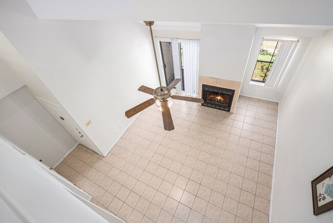 Building Photo - Excellent location under $1500!