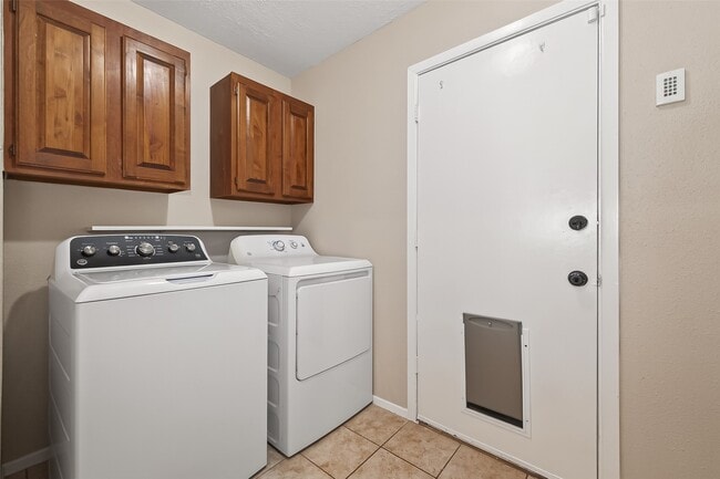 Building Photo - 22607 Fincastle Dr