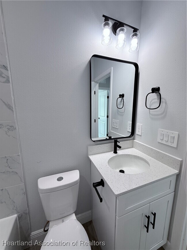 Building Photo - 6940 Dickinson Dr