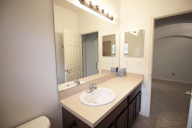 Building Photo - 6428 Waverly Green Way