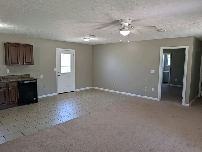 Building Photo - Now accepting application for 3 bedroom 2 bath brick home in White Pine, TN