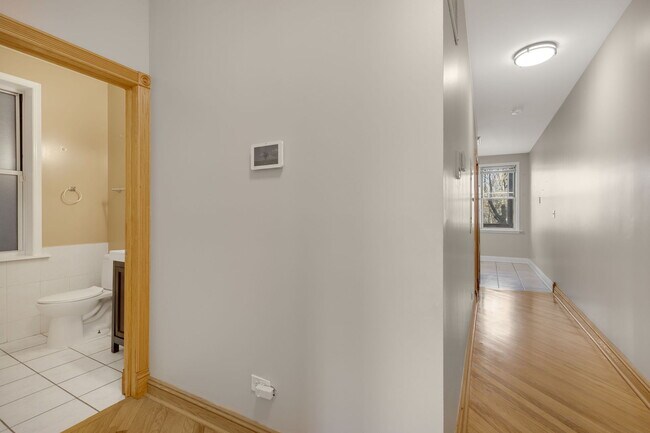 Building Photo - 931 Brummel St