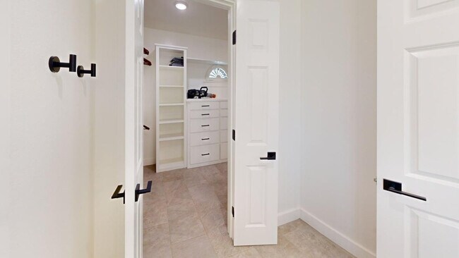 Building Photo - 5110 TX-OSR