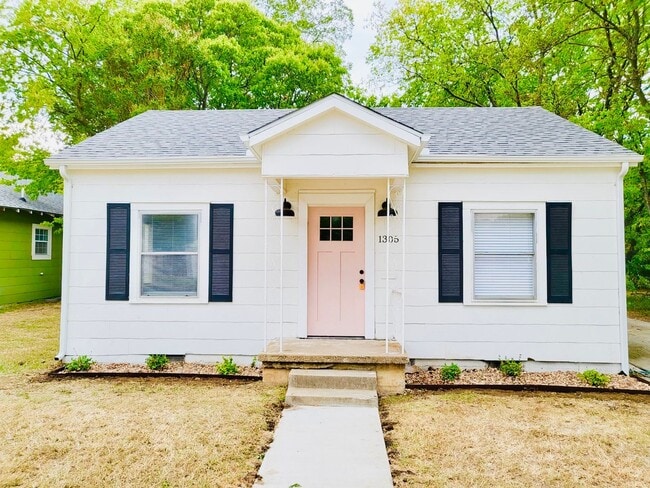 Primary Photo - Updated 2 bedroom home with appliances!