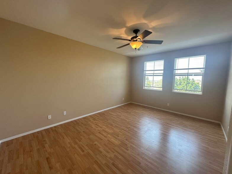 Building Photo - 1760 E Palomar St