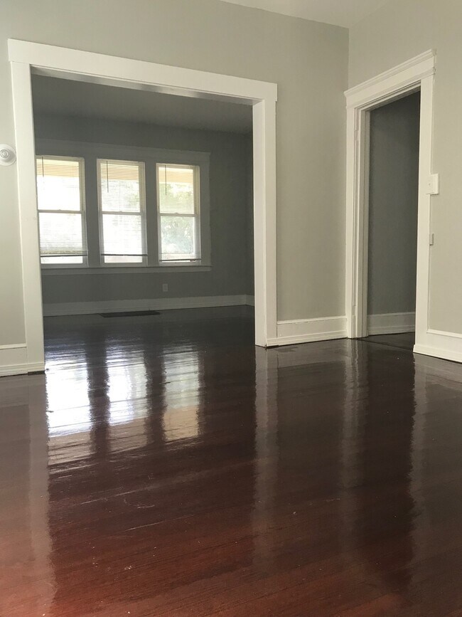 Building Photo - 211-211 Blake St