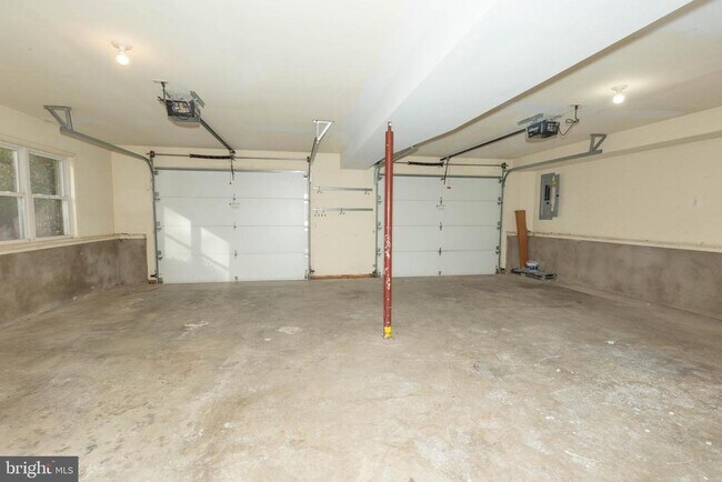 Building Photo - 3311 Mission Rd