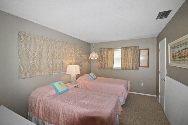 Building Photo - Puritan Arms Annual Condo for Rent