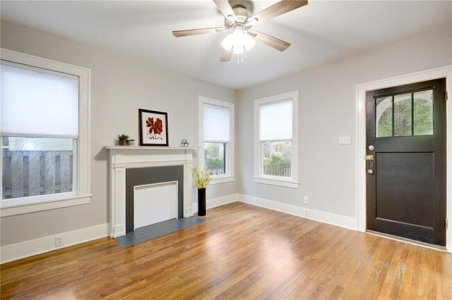 Building Photo - 705 W 35th St