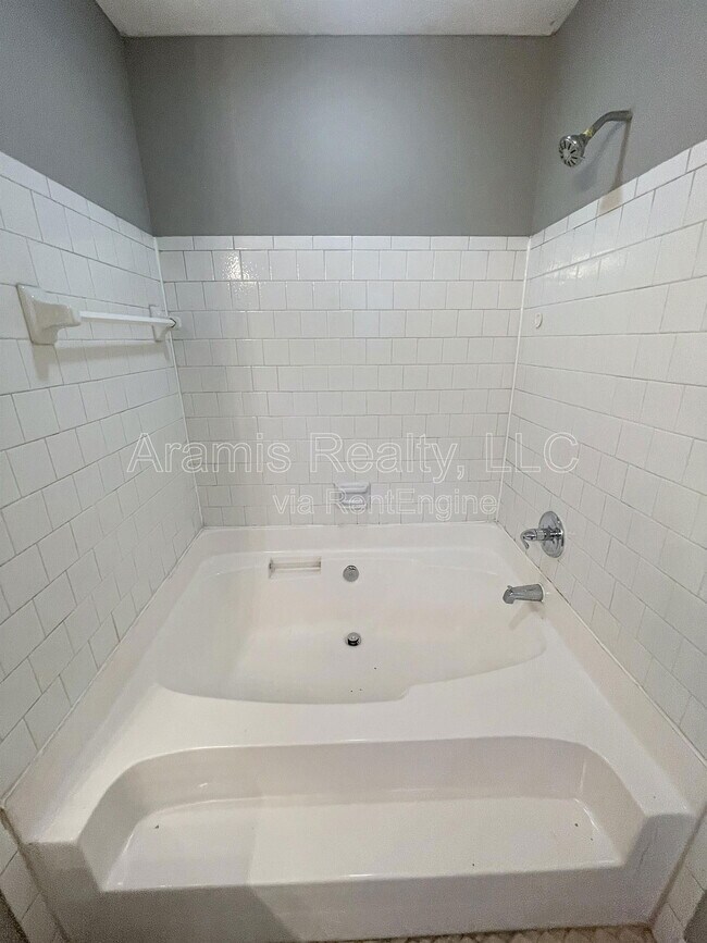 Building Photo - 9032 Gardener Dr