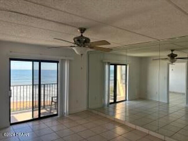 Building Photo - Ocean Front Condo in Ormond Beach