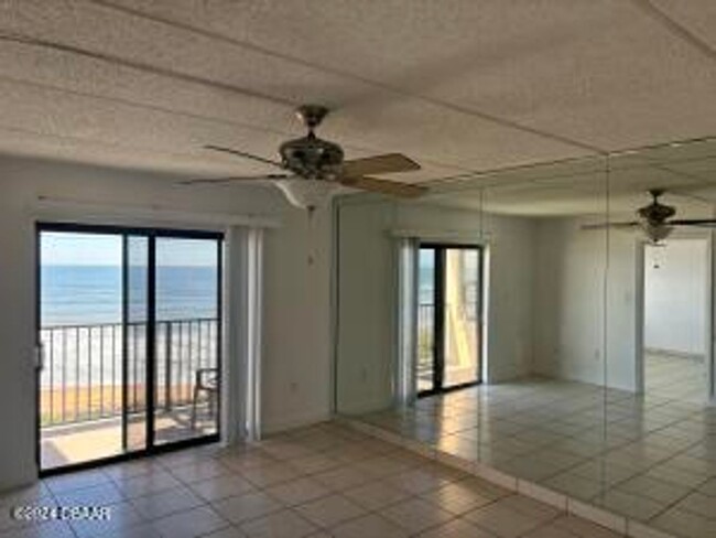 Building Photo - Ocean Front Condo