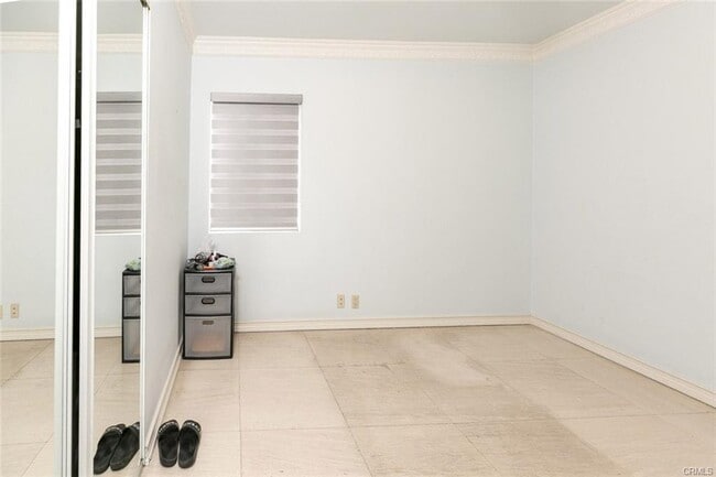 Building Photo - 7935 Hazeltine Ave