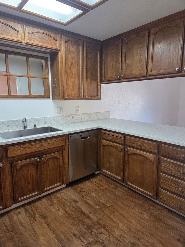 Building Photo - 3-Bedroom Condo Near Columbia Jr. College