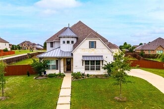 Building Photo - 217 Longwood Dr