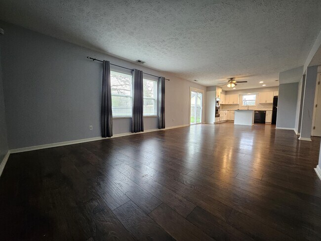 Building Photo - 7645 Bayridge Dr