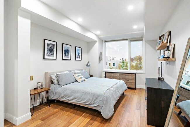Building Photo - 303 Sumner St