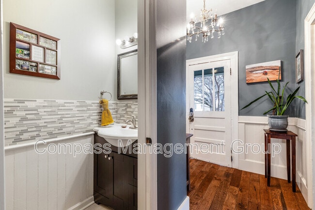 Building Photo - 625 Luttrell St