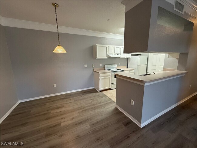 Building Photo - 11521 Villa Grand